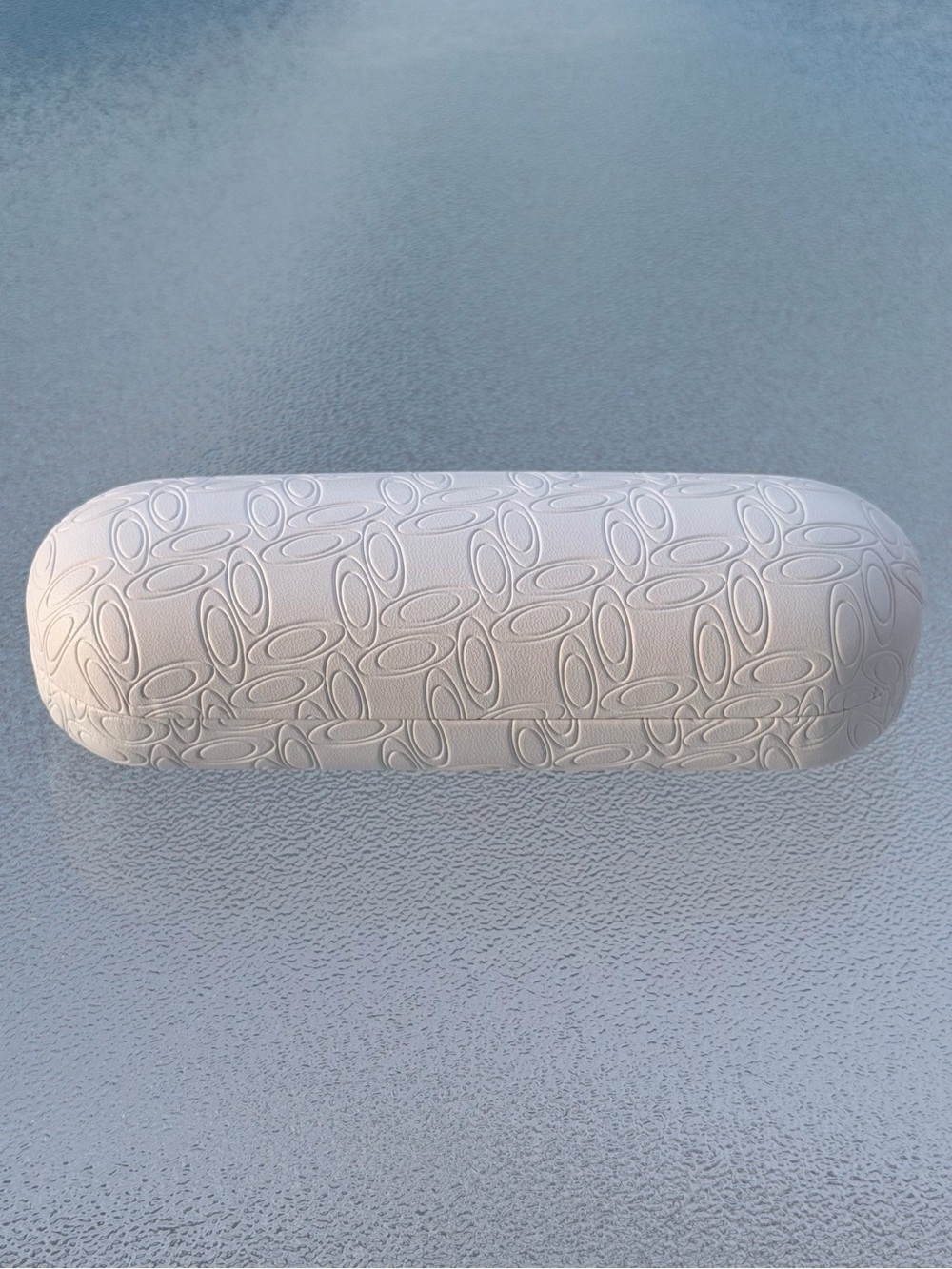Oakley White Embossed O Sunglass/Eyeglass Hard Case